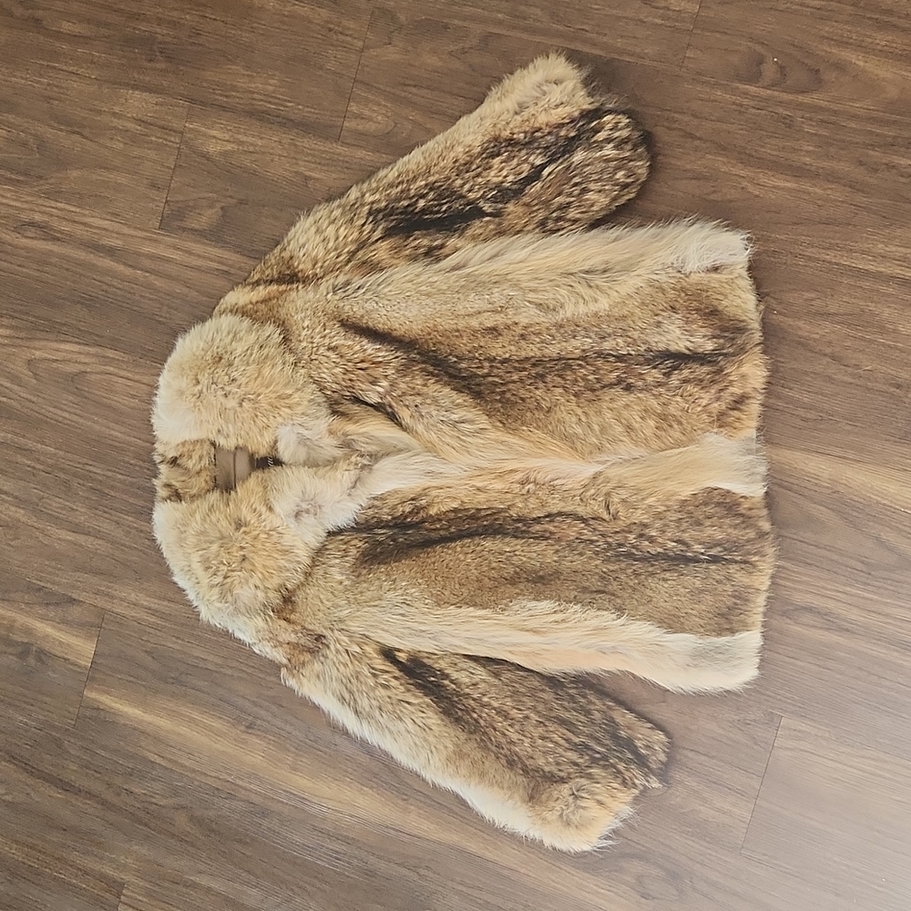 New Canadian Fur Co. Authentic Natural Letout Coyote Fur Jacket/ Coat - Picture 3 of 17